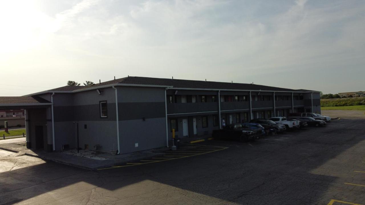 Days Inn By Wyndham Indianapolis East Post Road Extérieur photo