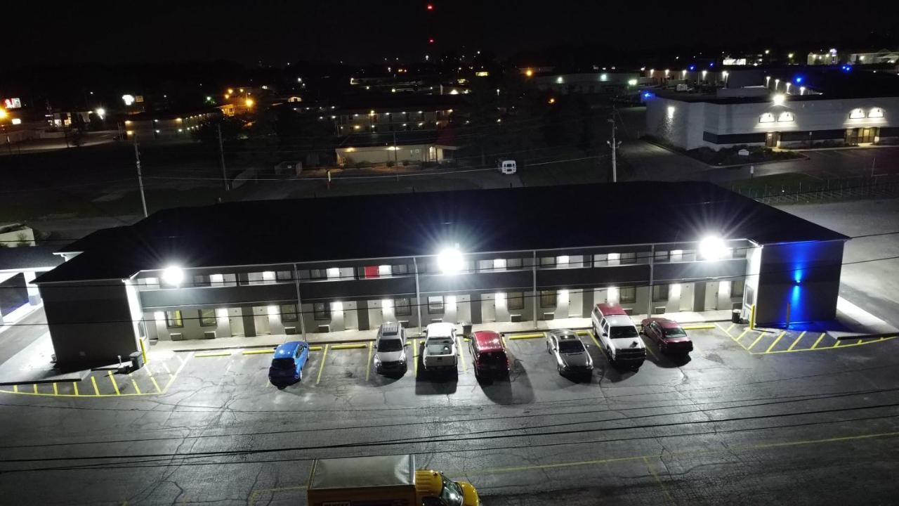 Days Inn By Wyndham Indianapolis East Post Road Extérieur photo