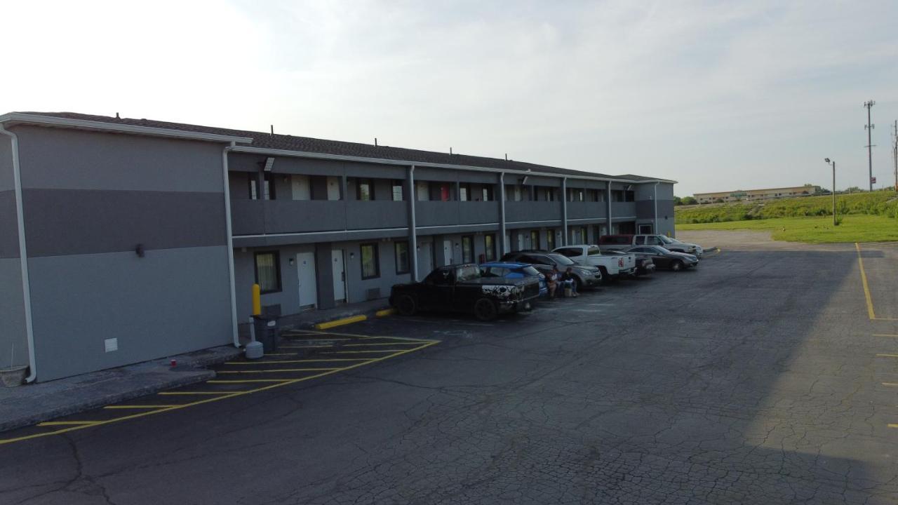 Days Inn By Wyndham Indianapolis East Post Road Extérieur photo