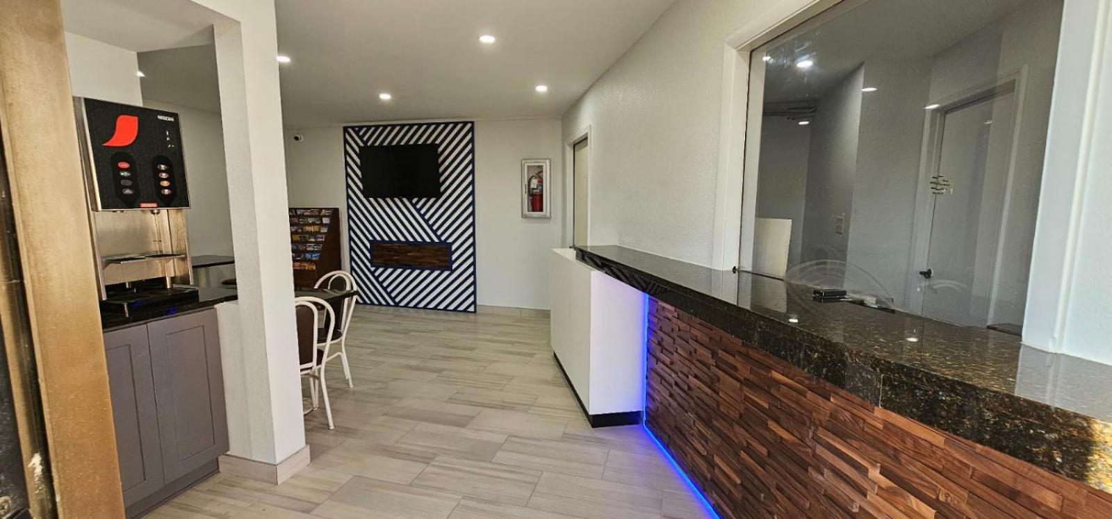 Days Inn By Wyndham Indianapolis East Post Road Extérieur photo