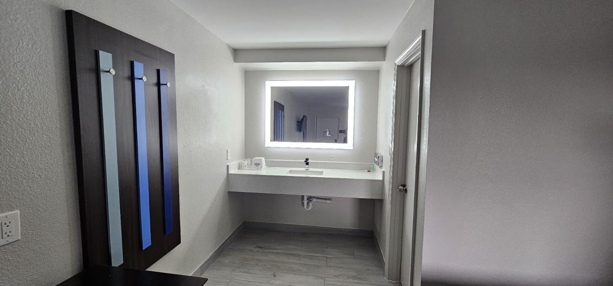 Days Inn By Wyndham Indianapolis East Post Road Extérieur photo