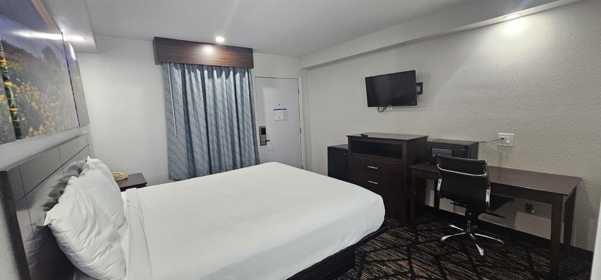 Days Inn By Wyndham Indianapolis East Post Road Extérieur photo